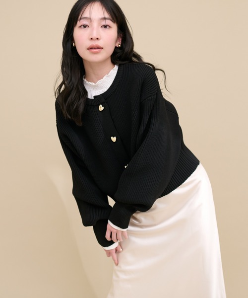 natural couture（ナチュラルクチュール）の「ハート釦ポリニットカーディガン（カーディガン/ボレロ・レディース・ピンク/モカ/ブラック/オフホワイト/ブルー・FREE）」の14枚目の写真