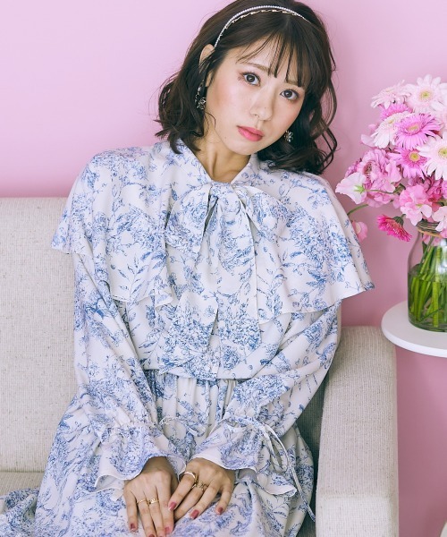 大きいサイズ＞ 線画花柄プリントブラウス marun（シャツ