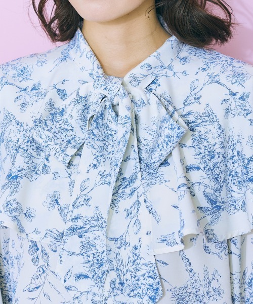marun（マルン）の「＜大きいサイズ＞ 線画花柄プリントブラウス　marun（シャツ/ブラウス・レディース・ダークグリーン/ブルー・LL/4L/L/5L/3L）」の10枚目の写真