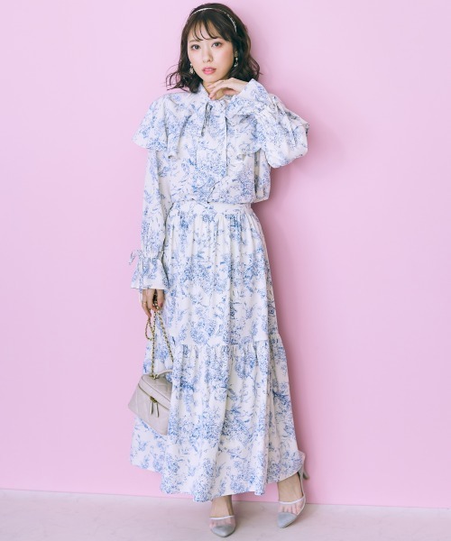 marun（マルン）の「＜大きいサイズ＞ 線画花柄プリントブラウス　marun（シャツ/ブラウス・レディース・ダークグリーン/ブルー・LL/4L/L/5L/3L）」の6枚目の写真