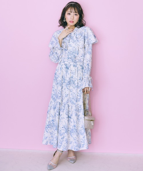 marun（マルン）の「＜大きいサイズ＞ 線画花柄プリントブラウス　marun（シャツ/ブラウス・レディース・ダークグリーン/ブルー・LL/4L/L/5L/3L）」の21枚目の写真