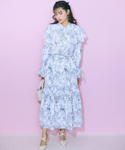 marun（マルン）の「＜大きいサイズ＞ 線画花柄プリントブラウス　marun（シャツ/ブラウス・レディース・ダークグリーン/ブルー・LL/4L/L/5L/3L）」の22枚目の写真