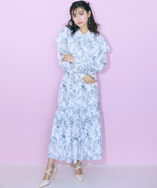 marun（マルン）の「＜大きいサイズ＞ 線画花柄プリントブラウス　marun（シャツ/ブラウス・レディース・ダークグリーン/ブルー・LL/4L/L/5L/3L）」の5枚目の写真