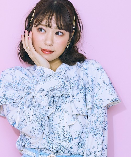 marun（マルン）の「＜大きいサイズ＞ 線画花柄プリントブラウス　marun（シャツ/ブラウス・レディース・ダークグリーン/ブルー・LL/4L/L/5L/3L）」の3枚目の写真