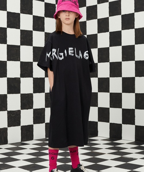 MM6 Maison Margiela（ｴﾑｴﾑｼｯｸｽ ﾒｿﾞﾝ ﾏﾙｼﾞｪﾗ）の「MM6 Maison Margiela(エムエムシックス メゾン マルジェラ)Kids & Junior ブランドロゴ半袖Tシャツカットソー（Tシャツ/カットソー・キッズ・ライトグリーン/ブラック・14Y/16Y/12Y/10Y/6Y/8Y）」の2枚目の写真