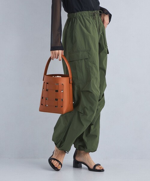green label relaxing（グリーンレーベルリラクシング）の「イントレ スクエアバケット 2WAYバッグ（ショルダーバッグ・レディース・オフホワイト/ブラック/ブラウン・FREE）」の5枚目の写真