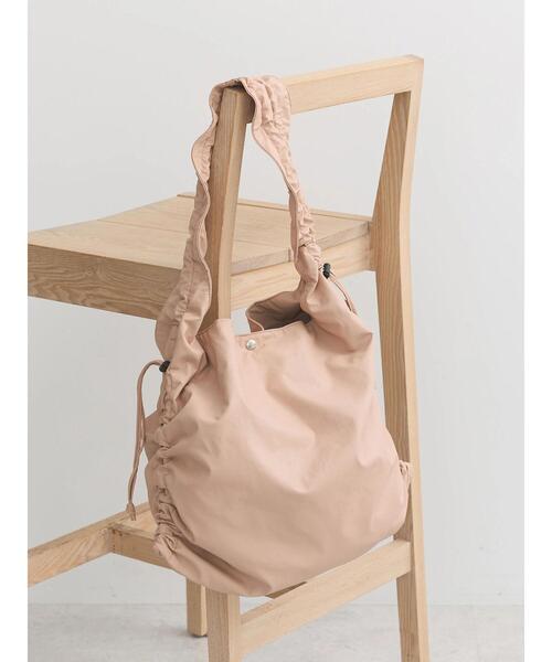 earth music&ecology（アースミュージックアンドエコロジー）の「ギャザーハンドルトートバッグ（トートバッグ・レディース・ブラック/ピンクベージュ/その他8・FREE）」の5枚目の写真