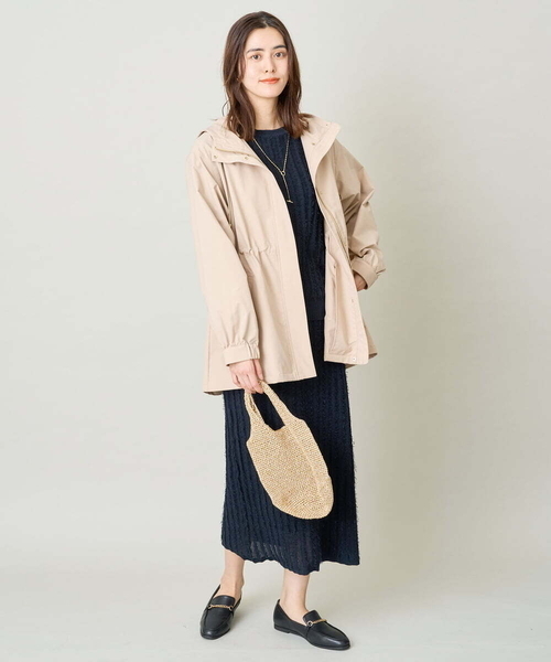 a.v.v（アーヴェヴェ）の「【微撥水】フーデッドユーティリティジャケット（マウンテンパーカー・レディース・チャコールグレー/アイボリー/ベージュ・36/34/38/40/42）」の20枚目の写真