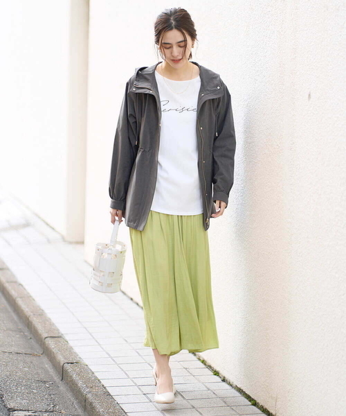 a.v.v（アーヴェヴェ）の「【微撥水】フーデッドユーティリティジャケット（マウンテンパーカー・レディース・チャコールグレー/アイボリー/ベージュ・36/34/38/40/42）」の13枚目の写真