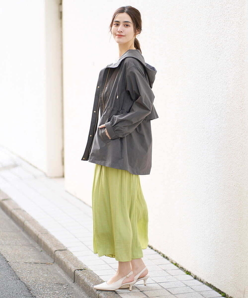 a.v.v（アーヴェヴェ）の「【微撥水】フーデッドユーティリティジャケット（マウンテンパーカー・レディース・チャコールグレー/アイボリー/ベージュ・36/34/38/40/42）」の14枚目の写真