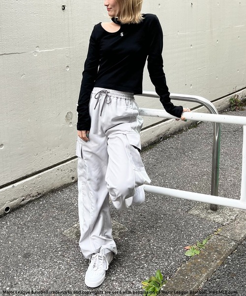 BACK TO THE FIELD(バック トゥー ザ フィールド)の「【MLB】アシメショルダーカットアウトロゴトップス(Tシャツ/カットソー・レディース・グリーン/ホワイト/ブラック・FREE)」の6枚目の写真