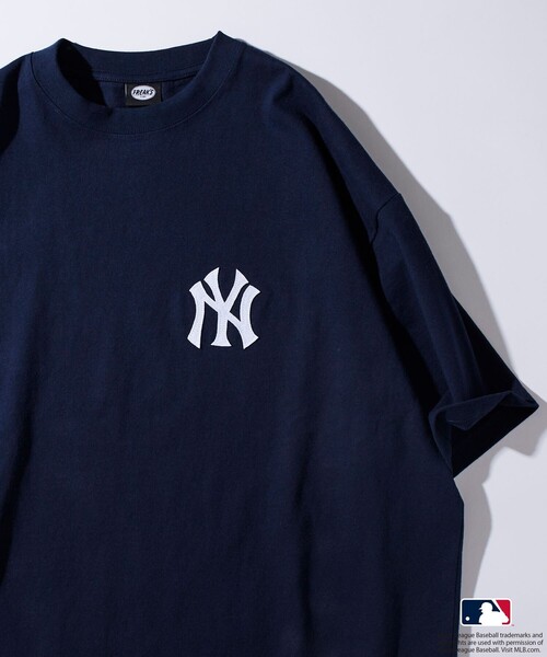 FREAK'S STORE（フリークスストア）の「限定展開 MLB/メジャーリーグベースボール 別注 9オンス Heavyweight ビッグシルエット ワンポイントデザイン クルーネックTシャツ/NY（Tシャツ/カットソー・メンズ・ホワイト/ネイビー/ブラック・SMALL/LARGE/MEDIUM）」の13枚目の写真