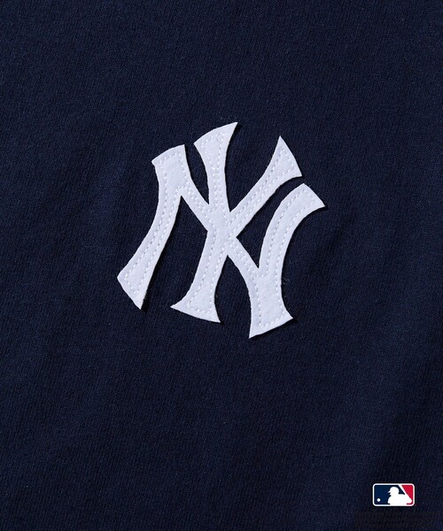 FREAK'S STORE（フリークスストア）の「限定展開 MLB/メジャーリーグベースボール 別注 9オンス Heavyweight ビッグシルエット ワンポイントデザイン クルーネックTシャツ/NY（Tシャツ/カットソー・メンズ・ホワイト/ネイビー/ブラック・SMALL/LARGE/MEDIUM）」の15枚目の写真