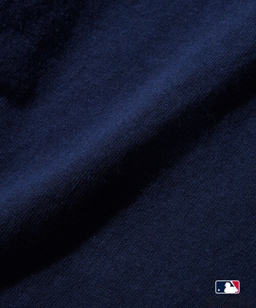 FREAK'S STORE（フリークスストア）の「限定展開 MLB/メジャーリーグベースボール 別注 9オンス Heavyweight ビッグシルエット ワンポイントデザイン クルーネックTシャツ/NY（Tシャツ/カットソー・メンズ・ホワイト/ネイビー/ブラック・SMALL/LARGE/MEDIUM）」の19枚目の写真