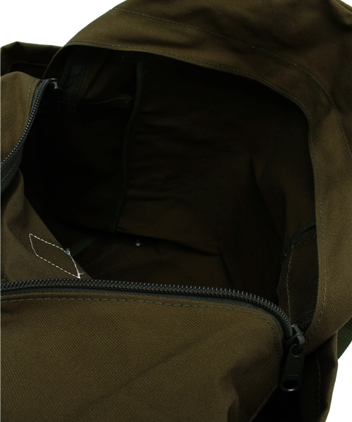 DANTON（ダントン）の「【DANTON×CIOPANIC TYPY】ダントン別注ユーティリティバッグ（バックパック/リュック・レディース・ブラック/ネイビー/キャメル/オリーブ/サンドベージュ/チャコールグレー/グレー・FREE）」の9枚目の写真