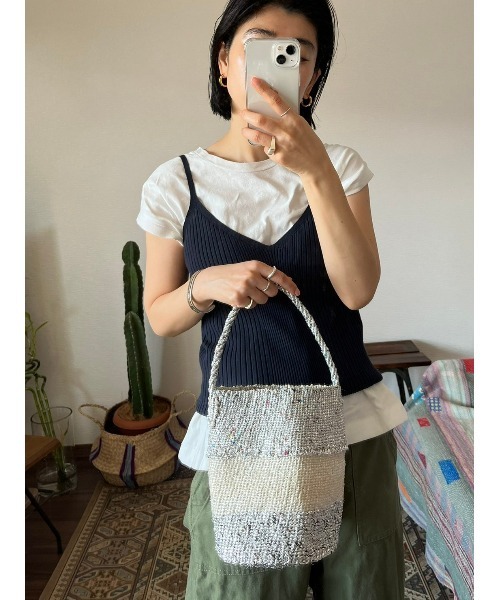 BLACK BY MOUSSY(ブラックバイマウジー)の「2tone plastic sisal bag(2トーンプラスチックサイザルバック)(かごバッグ・レディース・シルバー/ゴールド・FREE)」の4枚目の写真