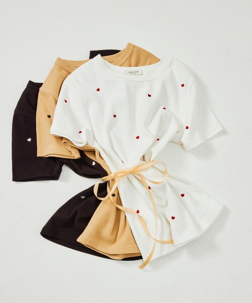 FREAK'S STORE(フリークスストア)の「【べストセラー】ミニハート刺繍 Tシャツ(Tシャツ/カットソー・レディース・ブラック/キャメル/オフホワイト・フリ-)」の5枚目の写真