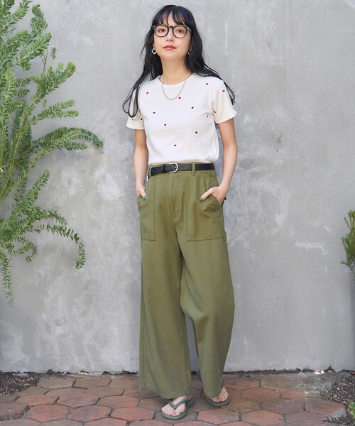 FREAK'S STORE(フリークスストア)の「【べストセラー】ミニハート刺繍 Tシャツ(Tシャツ/カットソー・レディース・ブラック/キャメル/オフホワイト・フリ-)」の6枚目の写真