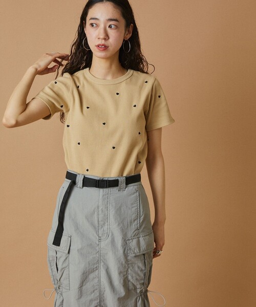 FREAK'S STORE(フリークスストア)の「【べストセラー】ミニハート刺繍 Tシャツ(Tシャツ/カットソー・レディース・ブラック/キャメル/オフホワイト・フリ-)」の11枚目の写真