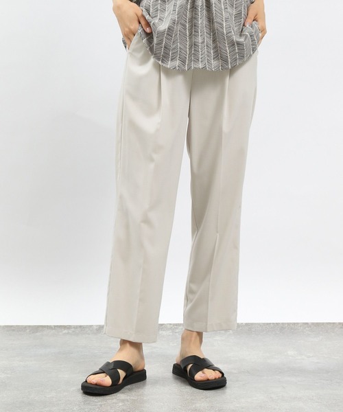 GLOBAL WORK Smile Seed Store（グローバルワーク スマイルシードストア）の「ライトTRストレッチタックテーパード/180924（その他パンツ・レディース・ブラック/グレー/杢グレー/ネイビー/ライトグレー・LARGE/MEDIUM/SMALL/X-LARGE）」の2枚目の写真