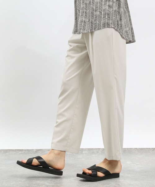 GLOBAL WORK Smile Seed Store（グローバルワーク スマイルシードストア）の「ライトTRストレッチタックテーパード/180924（その他パンツ・レディース・ブラック/グレー/杢グレー/ネイビー/ライトグレー・LARGE/MEDIUM/SMALL/X-LARGE）」の7枚目の写真