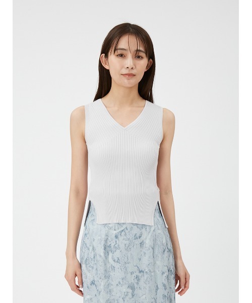 FRAY I.D - 19800円❤️新品タグ付❤️FRAY I.D 両畦Vネックニットプルオーバー FRAY I.D（フレイアイディー）の「バックデザインノースリニットプル