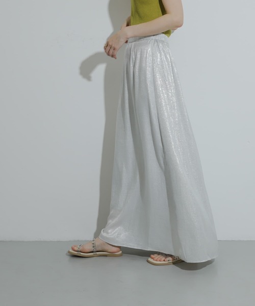 SENSE OF PLACE by URBAN RESEARCH(センスオブプレイスバイアーバンリサーチ)の「ハクプリントフレアスカート(スカート・レディース・チャコールグレー/ゴールド/シルバー/ブルー・MEDIUM/SMALL/TALL)」の8枚目の写真