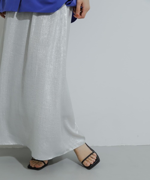 SENSE OF PLACE by URBAN RESEARCH(センスオブプレイスバイアーバンリサーチ)の「ハクプリントフレアスカート(スカート・レディース・チャコールグレー/ゴールド/シルバー/ブルー・MEDIUM/SMALL/TALL)」の11枚目の写真