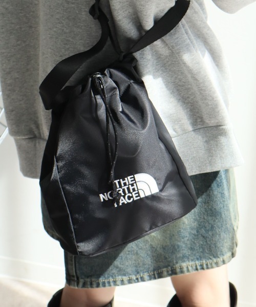 THE NORTH FACE（ザノースフェイス）の「【THE NORTH FACE/ザノースフェイス】WL BUCKET BAG MINI/ホワイトレーベル バケットバッグ ミニ（ショルダーバッグ・メンズ・クリーム/ブラック・FREE）」の16枚目の写真