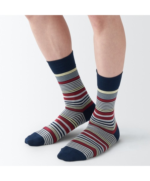 無印良品（ムジルシリョウヒン）の「紳士　光沢感のある綿糸で編んだ　足なり直角　靴下（ボーダー）（ソックス/靴下・メンズ・ライトグレー系4/ダークブラウン系2/ネイビー系1/ブルー系/レッド系4・25-27CM）」の8枚目の写真