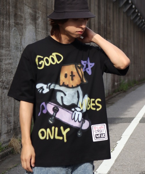 VISION STREET WEAR（ヴィジョンストリートウェア）の「【VISION STREET WEAR/ヴィジョンストリートウェア】×【guernika/ゲルニカ】アノニマウス グラフィックプリント半袖Tシャツ（Tシャツ/カットソー・メンズ・ホワイト/ブラック・M/L/LL）」の2枚目の写真