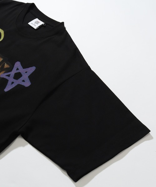 VISION STREET WEAR（ヴィジョンストリートウェア）の「【VISION STREET WEAR/ヴィジョンストリートウェア】×【guernika/ゲルニカ】アノニマウス グラフィックプリント半袖Tシャツ（Tシャツ/カットソー・メンズ・ホワイト/ブラック・M/L/LL）」の22枚目の写真