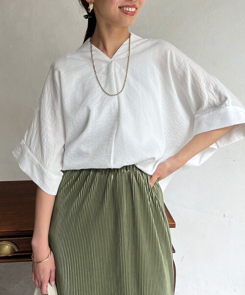 Chez toi(シェトワ)の「リネンタッチ袖ターンバックブラウス(シャツ/ブラウス・レディース・オレンジ/サックスブルー/オフホワイト/チャコールグレー・FREE)」の1枚目の写真