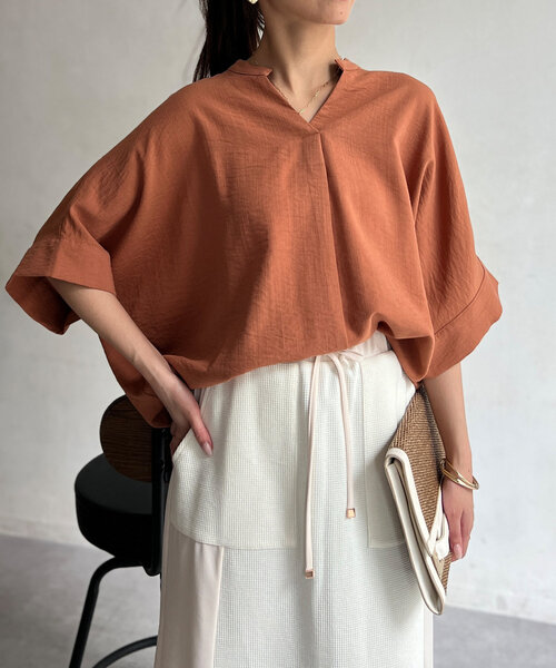 Chez toi(シェトワ)の「リネンタッチ袖ターンバックブラウス(シャツ/ブラウス・レディース・オレンジ/サックスブルー/オフホワイト/チャコールグレー・FREE)」の14枚目の写真