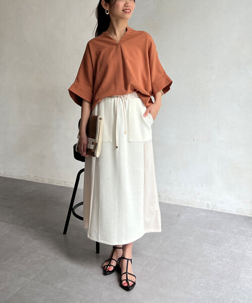 Chez toi(シェトワ)の「リネンタッチ袖ターンバックブラウス(シャツ/ブラウス・レディース・オレンジ/サックスブルー/オフホワイト/チャコールグレー・FREE)」の6枚目の写真