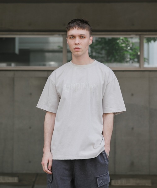 SUPPLIER(サプライヤー)の「SUPPLIER/サプライヤー Vintage Wash Rhinestone Iron Logo Tee 半袖Tシャツ(Tシャツ/カットソー・メンズ・ブラック/グレー・S/XL/L/M)」の12枚目の写真
