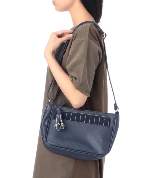 HusHusH（ハッシュアッシュ）の「タッセルポーチ付ショルダーバッグ（ショルダーバッグ・レディース・ホワイト/ブラック/ブルー/グリーン/レッド/ホワイト系1/ブルー系1・00）」の15枚目の写真