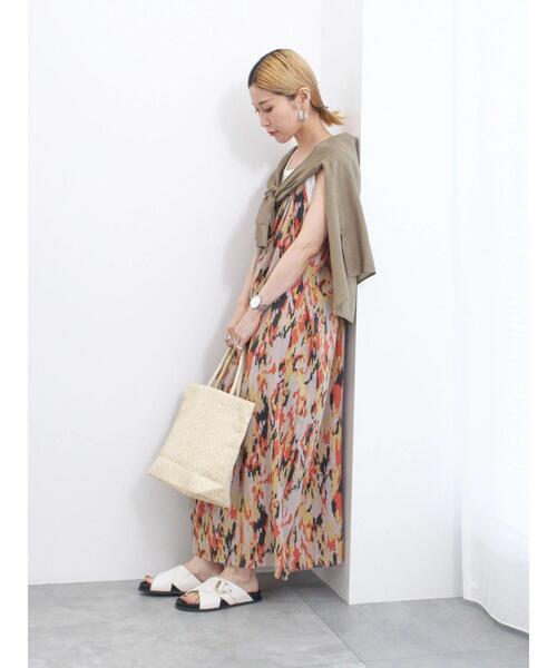 Samansa Mos2 blue（サマンサモスモスブルー）の「楊柳プリントタックキャミワンピース（ワンピース・レディース・ベージュ/ブラック/ネイビー・F）」の2枚目の写真