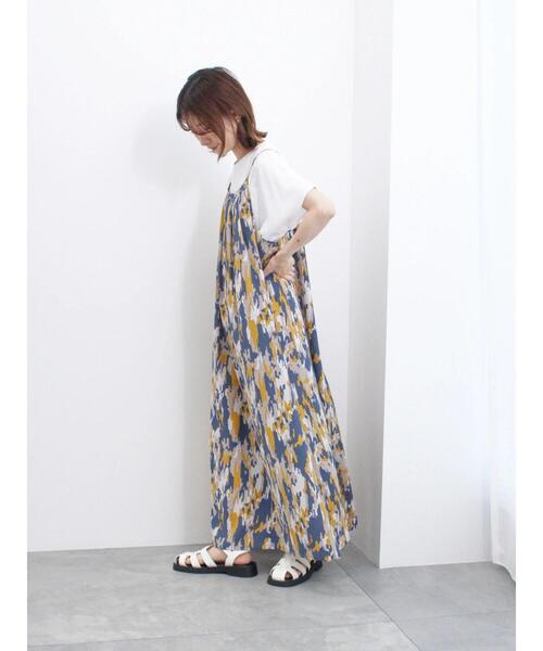 Samansa Mos2 blue（サマンサモスモスブルー）の「楊柳プリントタックキャミワンピース（ワンピース・レディース・ベージュ/ブラック/ネイビー・F）」の18枚目の写真