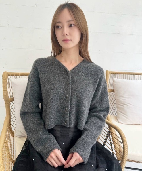 CELFORD（セルフォード）の「刺繍入りクロップドカーディガン