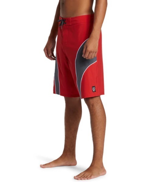 Quiksilver クイックシルバー　ボードショーツレッド チェック柄水着 Quiksilver（クイックシルバー）の「QUIKSILVER/クイック