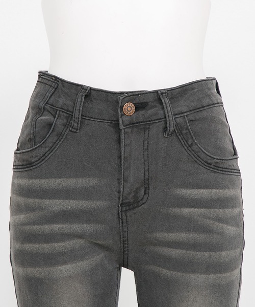 Diable baiser(ディアブルベーゼ)の「脇フリンジフレアデニムパンツ(デニムパンツ・レディース・ブラック・SMALL/MEDIUM/LARGE/X-LARGE/XX-LARGE)」の5枚目の写真