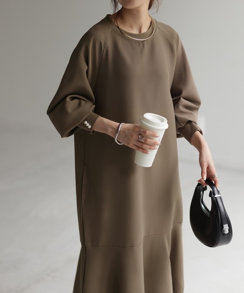 HUG.U（ハグユー）の「パールワンピース（ワンピース・レディース・モカ/ブラック/カーキ/アイボリー・FREE）」の4枚目の写真