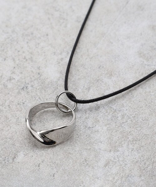 SHOO・LA・RUE（シューラルー）の「◆ツイストリング紐ネックレス（ネックレス・レディース・シルバー/ブロンズ/ゴールド・00）」の2枚目の写真
