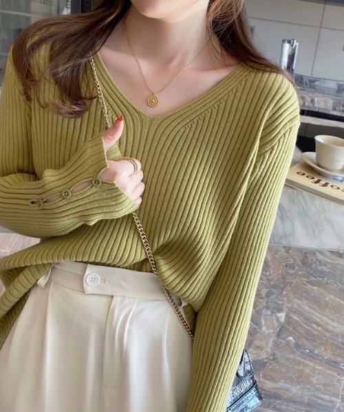 ABITOKYO(アビトーキョー)の「袖ボタンVネックリブニットトップス(ニット/セーター・レディース・グリーン/モカ/アイボリー/カーキ/ブラック・FREE)」の4枚目の写真