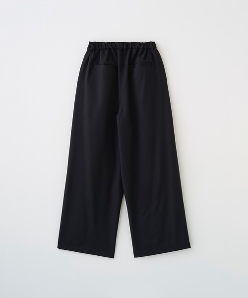 Juha(ユハ)の「2TUCK WIDE EASY PANTS(スラックス・メンズ・ブラック/グレイッシュベージュ・4/3/2)」の5枚目の写真