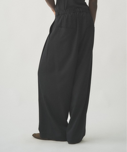 Juha(ユハ)の「2TUCK WIDE EASY PANTS(スラックス・メンズ・ブラック/グレイッシュベージュ・4/3/2)」の12枚目の写真