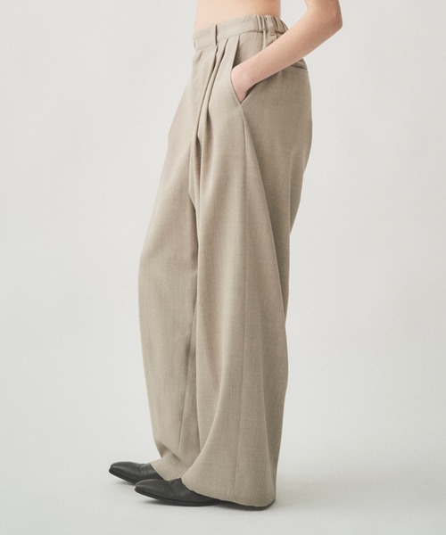 Juha（ユハ）の「2TUCK WIDE EASY PANTS（スラックス）」 - WEAR
