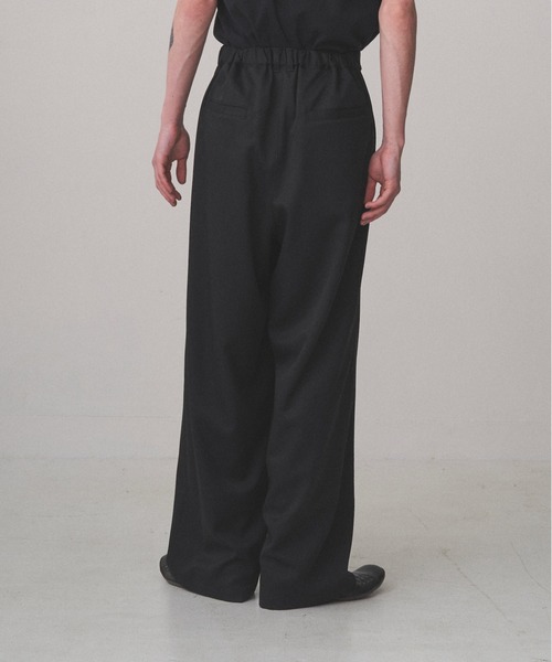 Juha(ユハ)の「2TUCK WIDE EASY PANTS(スラックス・メンズ・ブラック/グレイッシュベージュ・4/3/2)」の7枚目の写真