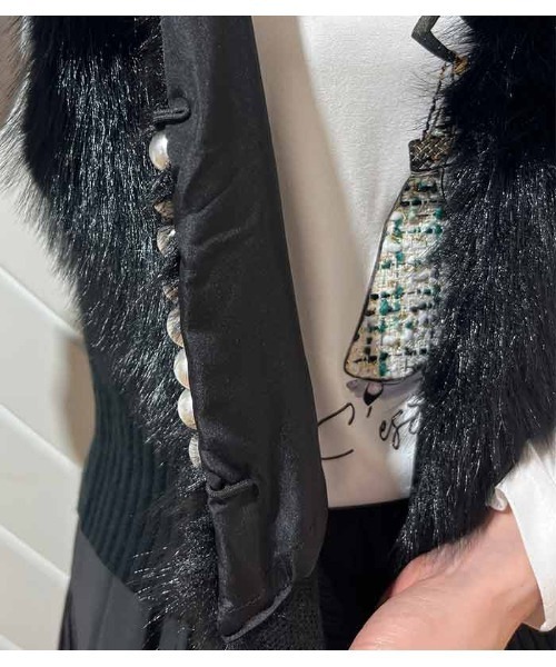 【GALENA】パール付きニットコンビフェイクファーベスト　ベージュ GALENA（ガレナ）の「【GALENA/ガレナ】パールボタンニット